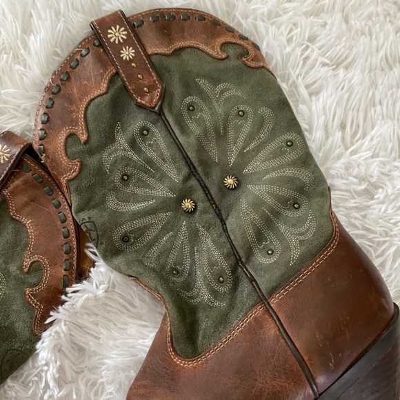 Ariat women’s leather & sage boots - Picture 3 of 9